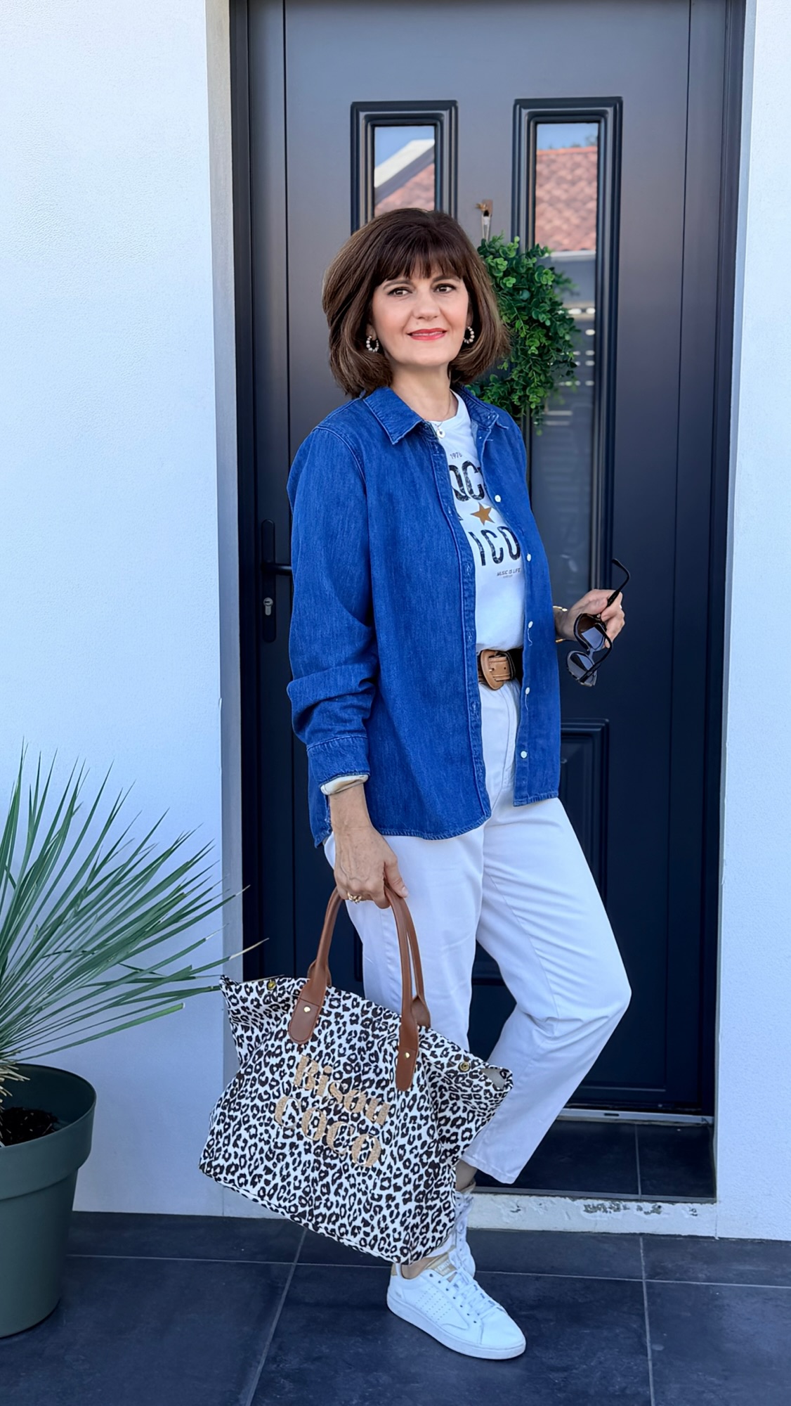 how to style a denim shirt for women 